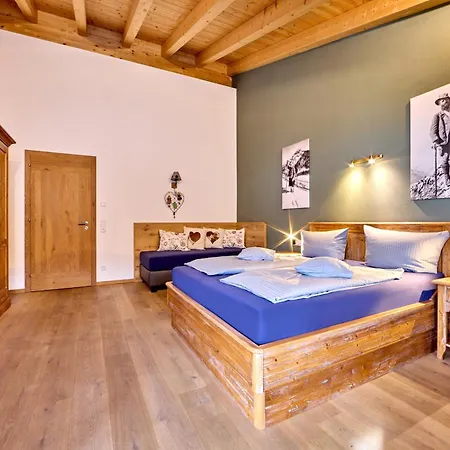 Eckbauer Apartment